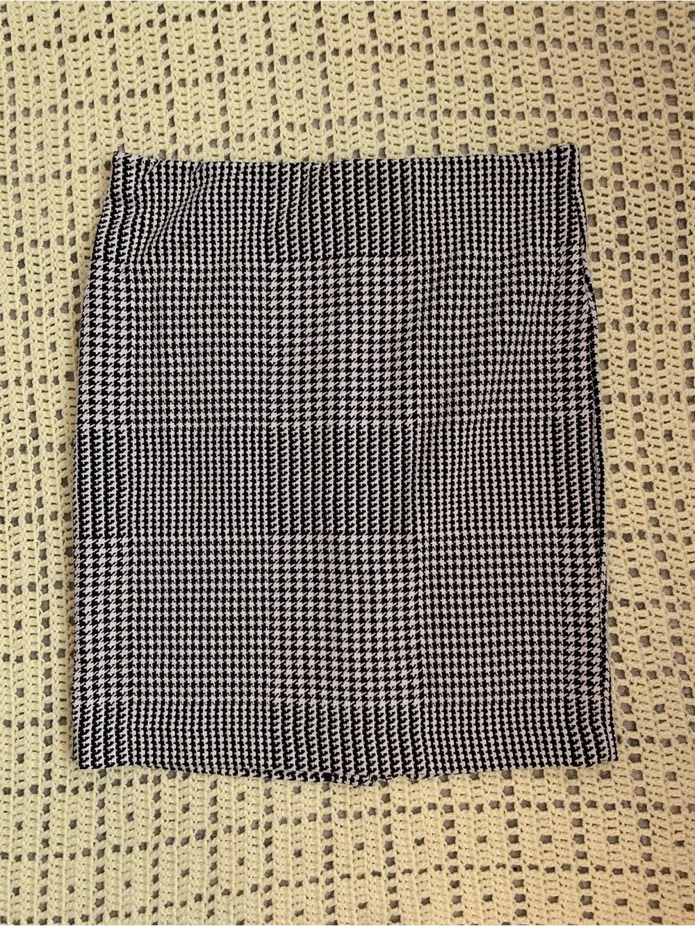 Premise Studio Classic Black and White Houndstooth Pencil Skirt